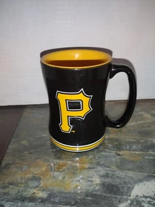 Pittsburgh Pirates Tazza da caffè in rilievo logo a colori squadra scolpito - 14 once NUOVO nero - Foto 1 di 5