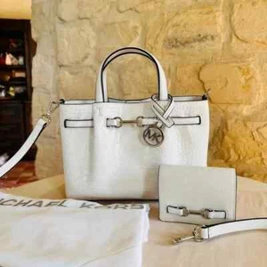 Cartera Bandolera Michael Kors Carson Pequeña Croco Repujada + Cartera con Solapa Blanca Nueva con Etiquetas - Imagen 1 de 13