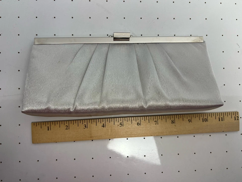 Cartera sin asas vintage satinada plateada con correa de cadena - Bolso formal para boda graduación Foto 1 de 4