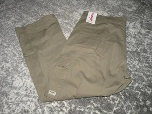 Wrangler Men's Relaxed Fit Cargo Pants NWT Size 42X30 - Picture 1 of 2