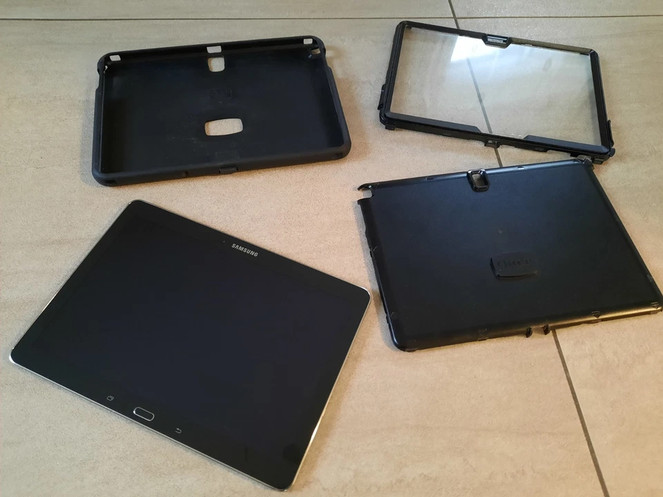 Samsung Galaxy Tab Pro SM-T520 mit Otterbox - Bild 1 von 4