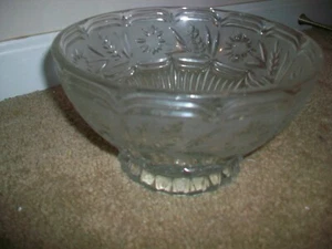 Centro de pieza redonda de tazón de cristal fruta 8" de diámetro esmerilado con flores - Imagen 1 de 4