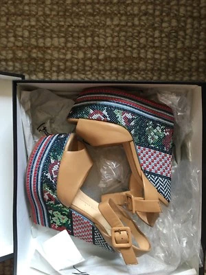 USADA UNA VEZ - $1,495.00 GIUSEPPE ZANOTTI Sandalia de Cuña Bordada Desnudo Talla (37) Foto 1 de 4