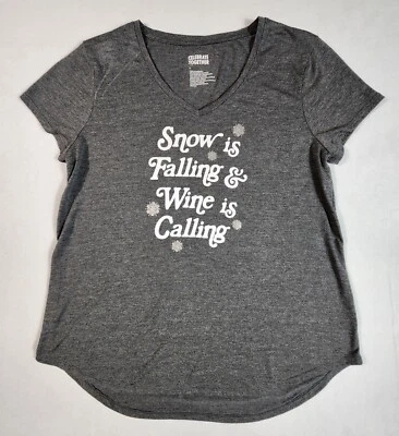Camisa de manga corta Snow is Falling Wine is Calling para mujer talla grande gris Foto 1 de 4