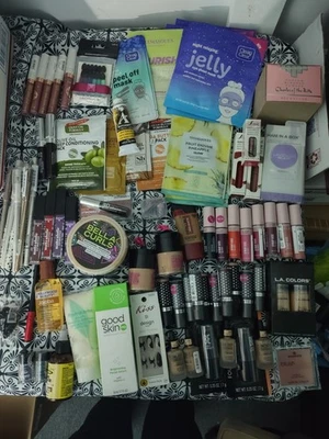 Lote de 90 piezas de maquillaje mixto  Foto 1 de 4