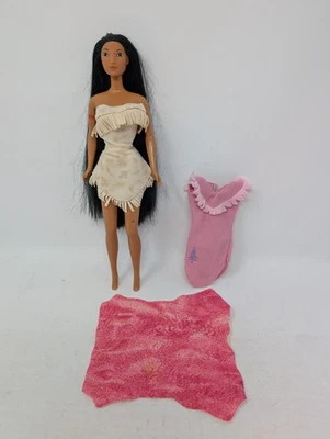 Boneca da moda Disney - Pocahontas Sun Colors com roupas e cobertor - Imagem 1 de 4
