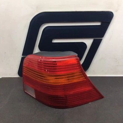 4-дверный задний фонарь для правостороннего пассажира 2004 Volkswagen Golf - Изображение 1 из 4