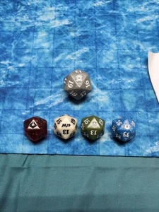 Set Of 4 Mtg Spin down Dice And 1 Oversized Spin down. Various Sets. Lifecounter - Picture 1 of 7