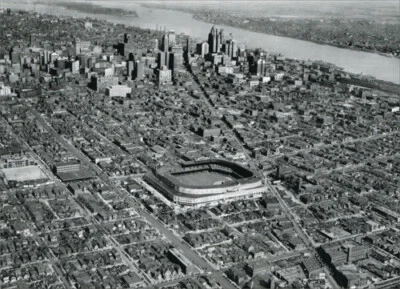 Tarjeta en blanco vista aérea del estadio Briggs histórico de Detroit de Avanti Press Foto 1 de 2