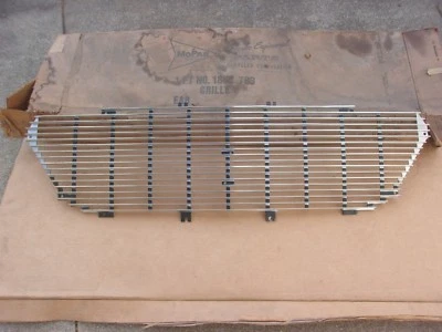 NOS MoPar 1960 克莱斯勒纽约客中心格栅 — 第 1/4 张图片