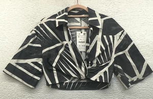 Camisa corta Zara para mujer pequeña negra blanca estampado geográfico cuello envolvente nueva algodón - Imagen 1 de 11