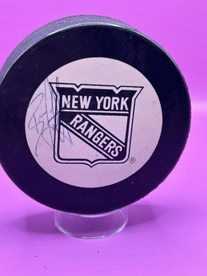 Disco autografado à mão assinado por Brian Leetch (HOF '09) NHL New York Rangers - Imagem 1 de 4