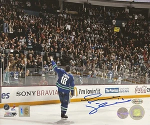 Trevor LINDEN Signed 8x10 Photo! Vancouver Canucks! RETIREMENT NIGHT! W/COA - Picture 1 of 3