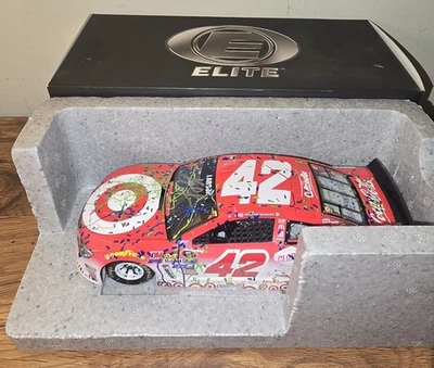 Kyle Larson #42 Target Michigan 2016 primera victoria élite autografiado Foto 1 de 4