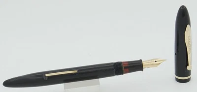 Sheaffer Balance Slender Black & Gold Fountain Pen - 14kt Fine Nib - c. 1940 - Image 1 of 4
