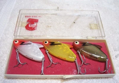 111325 VINTAGE  HEDON SUPER SONIC LURE SET 2" WITH CASE - Image 1 of 2
