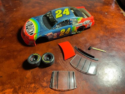 JEFF GORDON AMT Ertl Dupont Escala 1/25 Coche Modelo Plástico Construido y Necesita Reparación Foto 1 de 4