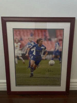 MIA HAMM SIGNED AUTOGRAPH PICTURE US SOCCER WORLD CUP HOF - Image 1 of 3