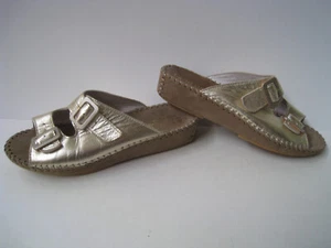 LA PLUME GOLD METALLIC LEATHER BUCKLE SANDAL US 8.5  EUR 39 MADE IN ITALY - Picture 1 of 8