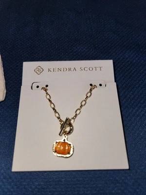 Collar Kendra Scott Calabaza Palanca Tono Dorado Naranja Madreperla Nuevo con Etiquetas $75 Foto 1 de 4