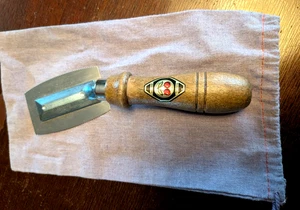 Vintage zwei Kirschen Holzbearbeitungswerkzeug Furnier Kappsäge mit Aufbewahrungstasche Germany - Bild 1 von 4