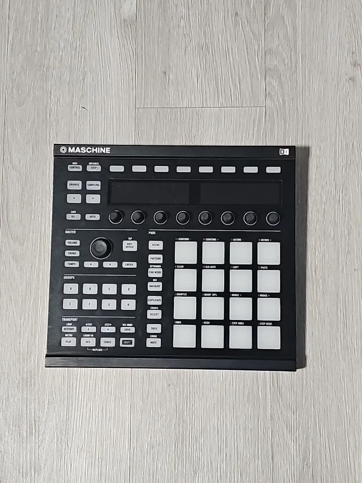 Traktor Native Instruments MASCHINE MK2 Groove Production Studio (Black) - Image 1 of 1