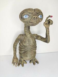 Figura E.T. extraterrestre  23 centimetros