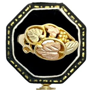 Gold Grapevine Ring - 10ct 2COLOUR GOLD - 4.44 grams - Size Q - Picture 1 of 5