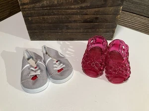 "Sandalias American Girl rojas para muñeca de 18"" y zapatos de tenis grises" - Imagen 1 de 4
