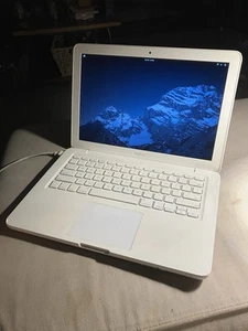Apple MacBook White Laptop Intel Core Duo 13-Inch Display - Picture 1 of 6