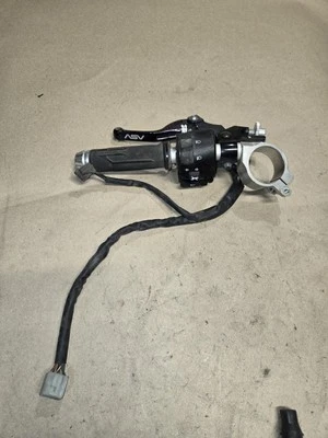 2006 2007 06-07 YAMAHA YZF R6 R6R OEM LEFT CLIP ON SWITCH ASV LEVER #104 - Image 1 of 4
