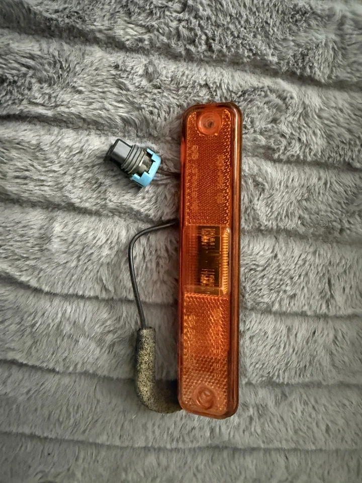 HUMMER H2 2003-2009 LUZ MARCADORA DELANTERA IZQUIERDA O DERECHA Foto 1 de 1