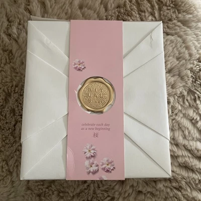 NEU/OVP Geschenkset Rituals Sakura medium  gift set  M Body-Produkte + Duftkerze - Bild 1 von 4