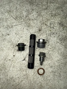 2024 HUSQVARNA FC450 Oil Screen Set W / Drain Plug 59038016200 58030021100 - Bild 1 von 2