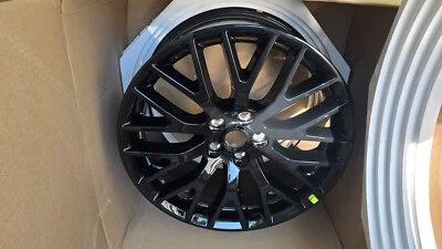 NUEVO EN CAJA LLANTA DELANTERA FORD MUSTANG 19" 19X9J 45MM Y TAPA CENTRAL OEM  Foto 1 de 3