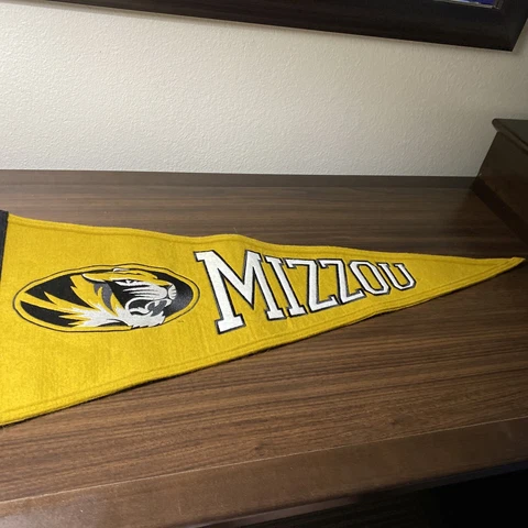 Missouri Mizzou Tigers Embroidered and Wool College Pennant Free Shipping EUC Cover
