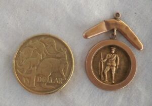 WW1 Australian 9ct gold fob. Soldier, boomerang. AIF.