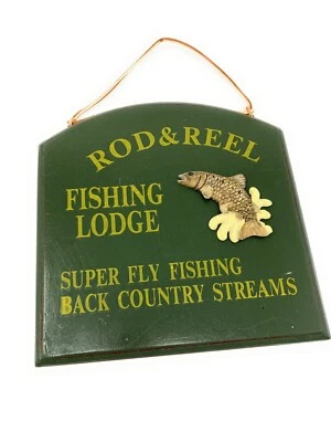 Rod & Reel Fly Fishing Lodge Cabin Sign Plaque Green 3-D Fish Rawhide Strap EUC - Image 1 of 4