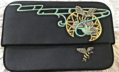 Cartera clutch de gamuza negra de 2 piezas con diseño de abeja pintado a mano azul y dorado Foto 1 de 3