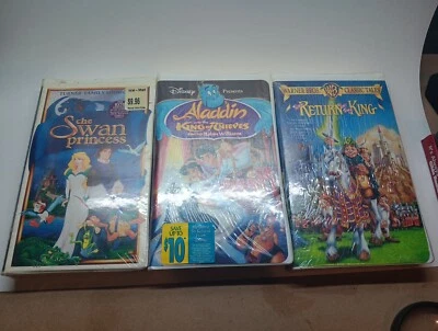 Lot of 3 Sealed Classic VHS Tapes The Swan Princess, Aladdin, Return Of The King Foto 1 de 4