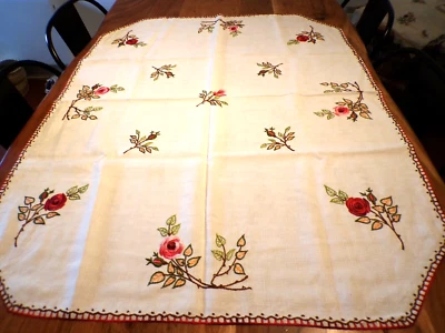 Linge ancien Nappe en  lin beige brodé de fleurs   ( ref 34 ) - Photo 1/4