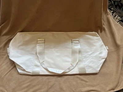 Nuevo con etiquetas Rachel Zoe X Curateur Pearl Weekender Foto 1 de 4