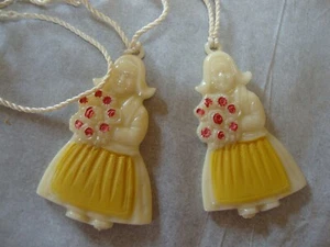 Vintage 2 Plastic WINDOW SHADE / LIGHT PULLS Dutch Girl with Flowers - Picture 1 of 1