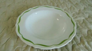 VINTAGE SYRACUSE CHINA 9" SOUP OR PASTA BOWL WHITE WITH GREEN DESIGN ON RIM 93-B - Picture 1 of 9
