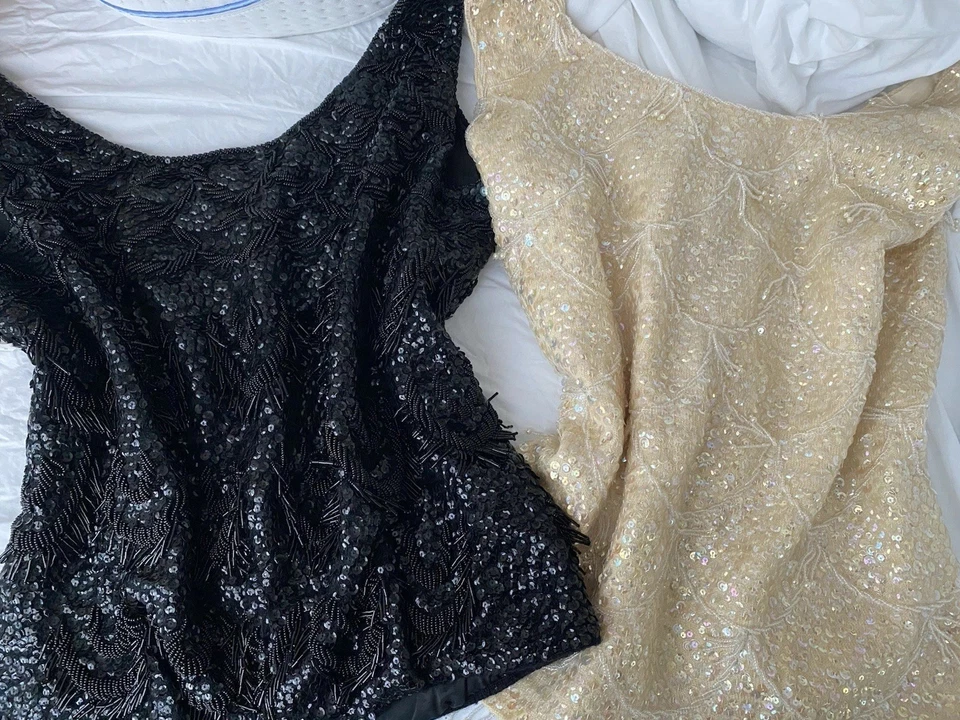 批量 2 件 复古串珠和亮片上衣 – 黑色和香槟衬衫 – S/M — 第 1/4 张图片