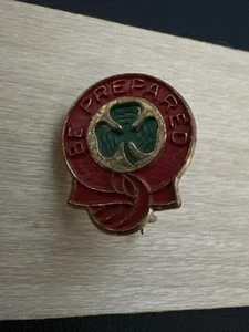 VINTAGE GIRL SCOUT FIRST CLASS LAPEL PIN  - Picture 1 of 3