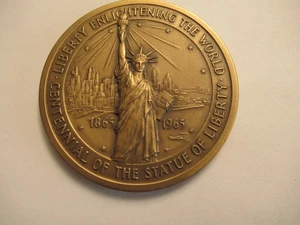 Estatua de la Libertad 1965 Centenario Medalla de Bronce, Alto Relieve, 64 mm, 116,7 gramos - Imagen 1 de 3