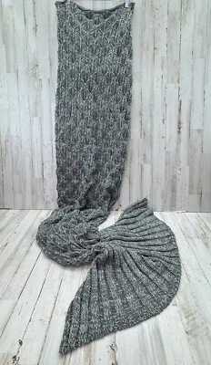 "Manta acurrucada cola de sirenas afganas tejida a ganchillo hecha a mano 75"" escamas aleta gris" Foto 1 de 4