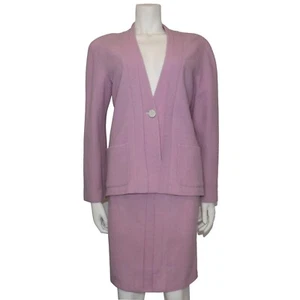 Juego de chaqueta y falda de lana de lavanda Chanel alrededor de la década de 1990 - Imagen 1 de 9
