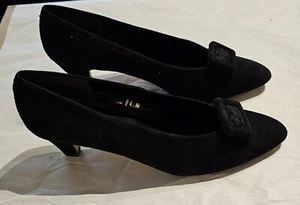 Liz Claiborne Deluxe Black Suede Heels 8 1/2 N - Picture 1 of 8